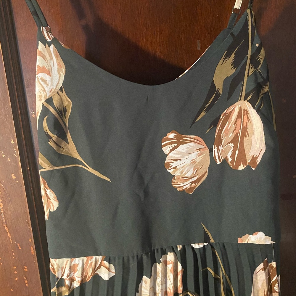 Romantic Floral Green Dress - Picture 5 of 6